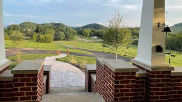 House (3 Bedrooms) | Property grounds