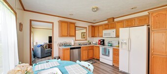 Warm & Inviting Family Home - 2 Mi to Golf Course!