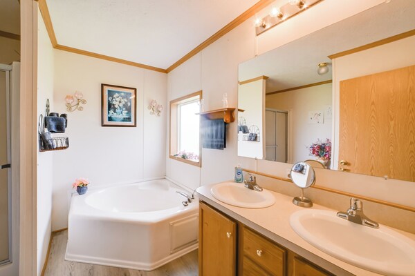 Warm & Inviting Family Home - 2 Mi To Golf Course! - Tennessee