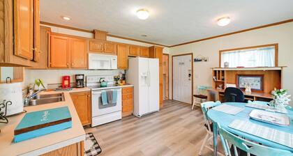 Warm & Inviting Family Home - 2 Mi to Golf Course!