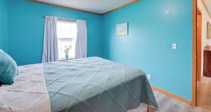Warm & Inviting Family Home - 2 Mi to Golf Course!