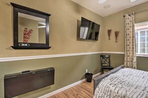 House (2 Bedrooms) | 2 bedrooms, iron/ironing board, bed sheets - Updated Bay Area Abode Near Beach & Dtwn SF! (Richmond)