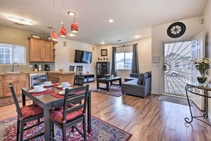 Dining - Updated Bay Area Abode Near Beach & Dtwn SF! (Richmond)