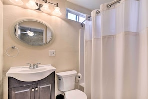 House (2 Bedrooms) | Bathroom