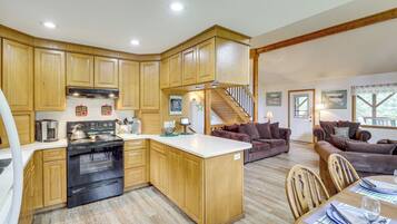 House (5 Bedrooms) | Interior