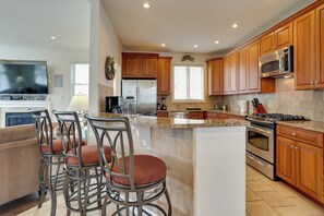 Microwave, oven, stovetop, dishwasher - Coastal Home - 4 Mi to Atlantic City (Brigantine)