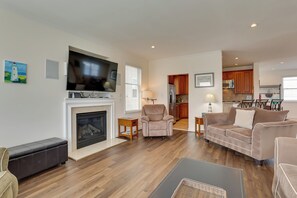 Televisie, een open haard en boeken