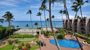 A resort with a pool, palm trees, and a view of the ocean. - Oceanfront Lahaina Condo w/ Balcony & Pool Access! (Napili-Honokowai)