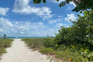 Cottage (2 Bedrooms) | Interior - Longboat Key Cottage: Extended Stays Welcome! (Longboat Key)