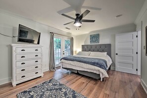 House (3 Bedrooms) | 3 bedrooms, laptop workspace, iron/ironing board, bed sheets - Chic Urban Farmhouse in Historic Dilworth w/ Patio (Charlotte)