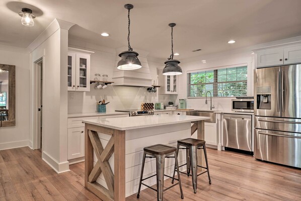 House (3 Bedrooms) | Private kitchen | Microwave, oven, stovetop, dishwasher