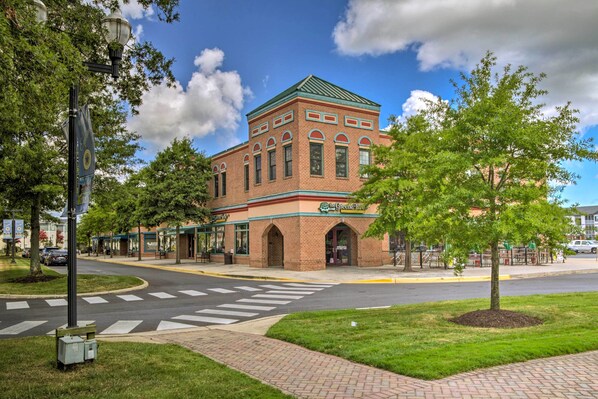 Apartment (2 Bedrooms) | Interior - Porch & Community Perks: Walkable Lewes Condo (Lewes)