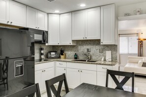 Interior - West Palm Beach Apartment 3 Mi to Shore! (West Palm Beach)