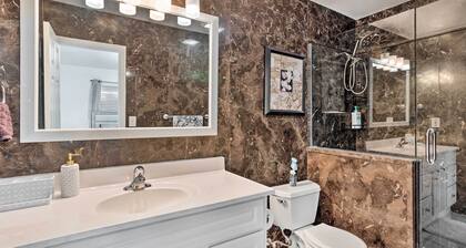 West Palm Beach Apartment 3 Mi to Shore!