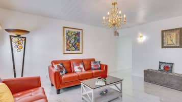 Apartment (3 Bedrooms) | Front of property