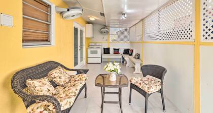 West Palm Beach Apartment 3 Mi to Shore!