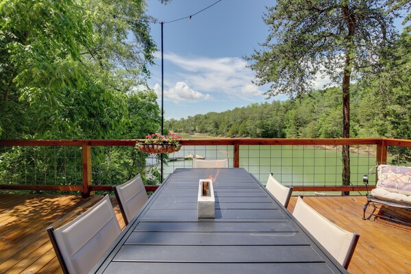 Lakefront Sevierville Cabin W/ Hot Tub & Fire Pit! - Dandridge, TN