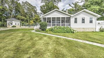 Cottage (2 Bedrooms) | Front of property