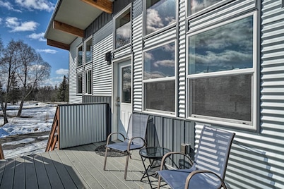 Pet-friendly Duplex w/ Northern Lights Aurora View