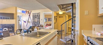 Cozy Ski-in/ski-out Granby Condo w/ Balcony!