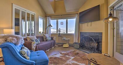 Cozy Ski-in/ski-out Granby Condo w/ Balcony!
