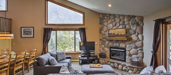 Walk to Main Street: Mtn-view Frisco Unit w/ Loft