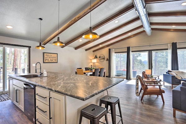 House (4 Bedrooms) | Interior