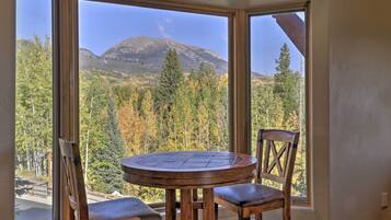 Apartment (3 Bedrooms) | Front of property