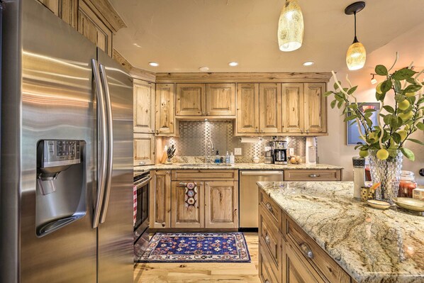 Apartment (2 Bedrooms) | Interior - 7 Mi to Ski: Waterfront Townhome in Frisco! (Frisco)