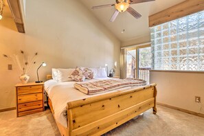 Interior - 7 Mi to Ski: Waterfront Townhome in Frisco! (Frisco)