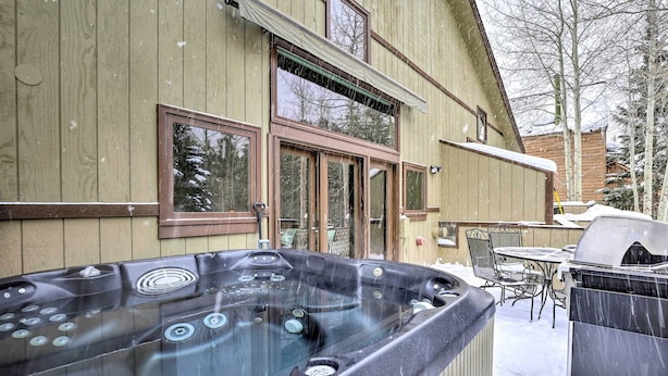 A hot tub in a snowy outdoor area with a wooden house in the background. - Frisco Townhome w/ Hot Tub - 10 Mi to Breckenridge (Frisco)
