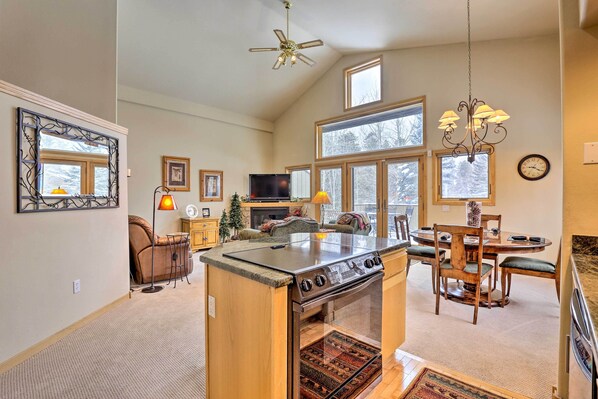 Apartment (3 Bedrooms) | Interior - Frisco Townhome w/ Hot Tub - 10 Mi to Breckenridge (Frisco)