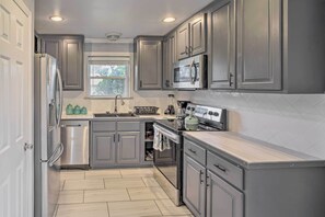 Microwave, oven, stovetop, dishwasher - Family-friendly Baton Rouge Abode w/ Patio! (Baton Rouge)