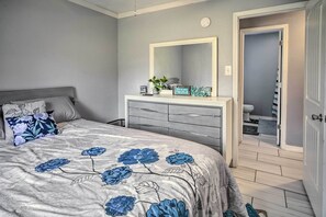 3 bedrooms, iron/ironing board, bed sheets - Family-friendly Baton Rouge Abode w/ Patio! (Baton Rouge)