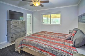 3 bedrooms, iron/ironing board, bed sheets - Family-friendly Baton Rouge Abode w/ Patio! (Baton Rouge)