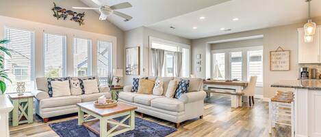 Huis (4 Bedrooms) | Woonruimte | Televisie, een dvd-speler en boeken