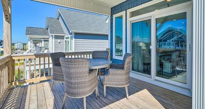 Surf City House ~ 400 Ft Walk to Beach w/ Decks!
