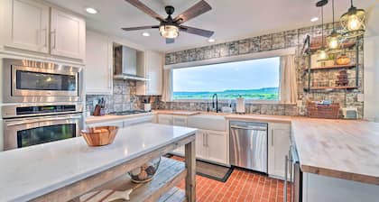 Spacious Getaway ~ 12 Acres, Views, & Hot Tub!
