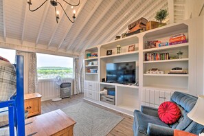 House (5 Bedrooms) | Interior - Spacious Getaway ~ 12 Acres, Views, & Hot Tub! (Caddo)