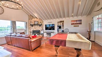 House (5 Bedrooms) | Interior