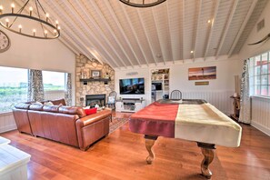 House (5 Bedrooms) | Interior