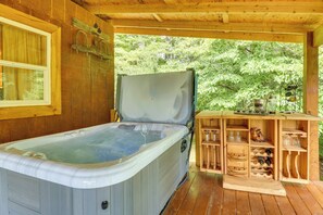 House (2 Bedrooms) | Interior - Mtn-view Warne Cabin: Hot Tub, Wine Cabinet! (Warne)