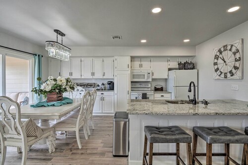 Lakefront Resort Living: Pool, Golf, Tennis & More