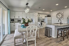 Apartment (4 Bedrooms) | Interior - Lakefront Resort Living: Pool, Golf, Tennis & More (Leander)