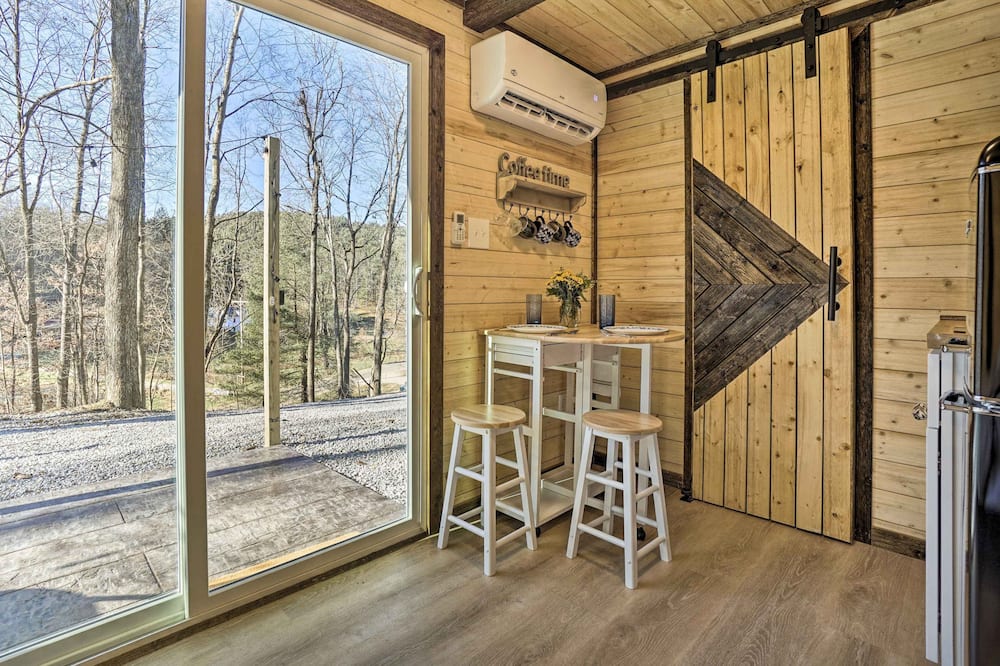 Tiny Home w/ Hot Tub & Mini Highland Cows! - Butler, OH