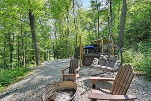 Apartment (0 Bedroom) | Interior - Tiny Home w/ Hot Tub & Mini Highland Cows! (Loudonville)