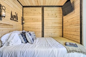 Interior - Tiny Home w/ Hot Tub & Mini Highland Cows! (Loudonville)