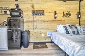 Apartment (0 Bedroom) | Interior - Tiny Home w/ Hot Tub & Mini Highland Cows! (Loudonville)