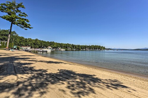 Lake Getaway: Walk Across Street to Private Beach!