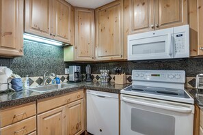 Private kitchen - Updated Townhome Near Main Street, 10 Mi to Breck! (Frisco)